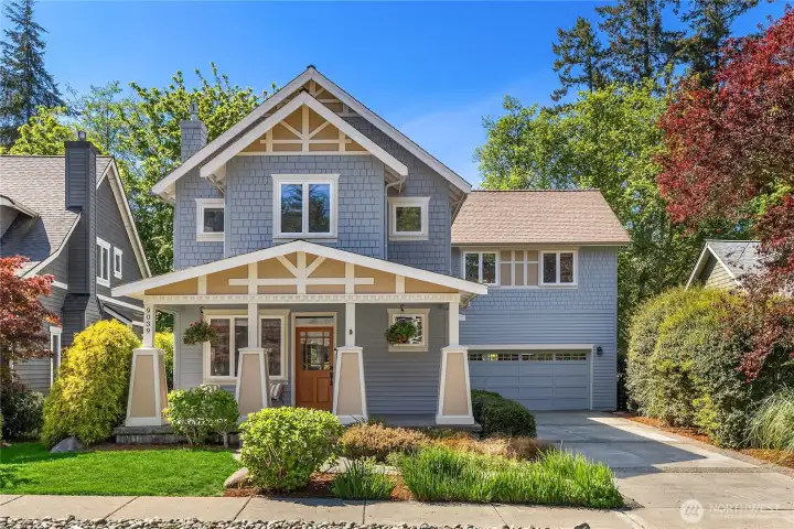 Welcome to North Town Woods! An enclave of homes in a fabulous location, close to schools, Winslow and ferry.