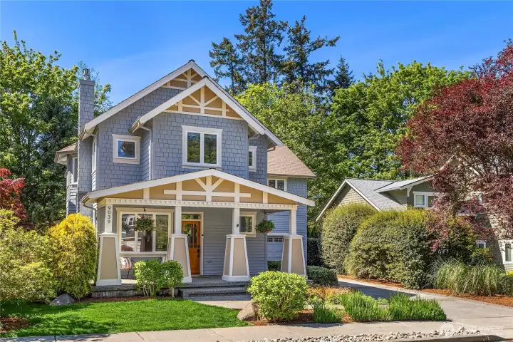 9039 North Town Drive features 4 spacious bedrooms, 2.5 baths plus an in home office.