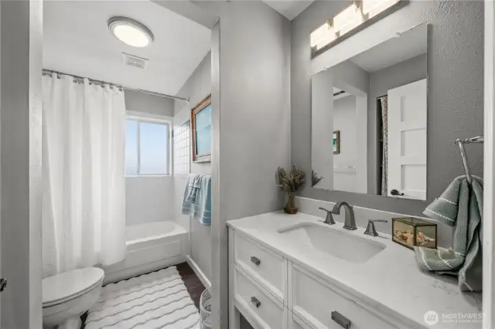 Lower-level full bathroom provides added comfort and convenience for the downstairs living area. Lower-level full bathroom provides added comfort and convenience for the downstairs living area.