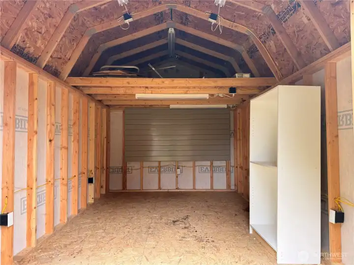 Out building/shed great for workshop or storage. Out building/shed great for workshop or storage.