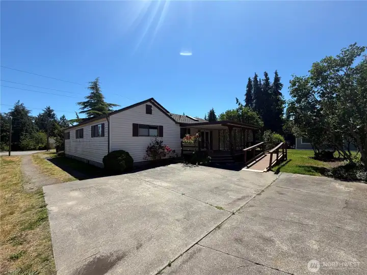 Easy access to home and garage. Easy access to home and garage.