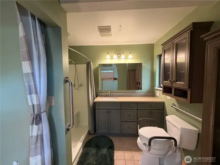 Handicapped bathroom with plenty of room and easy access. Handicapped bathroom with plenty of room and easy access.