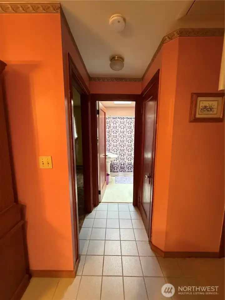 Hallway to second bathroom. Hallway to second bathroom.