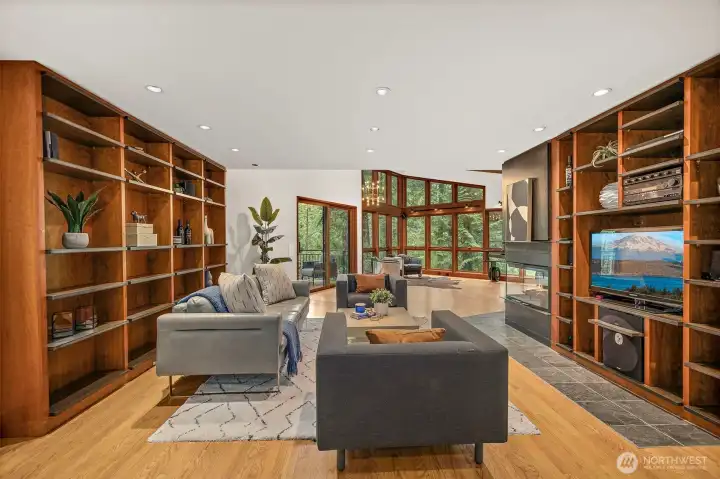 Lounge area w/ built ins