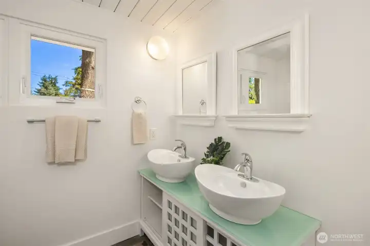 Full Bath w/Dual Sinks