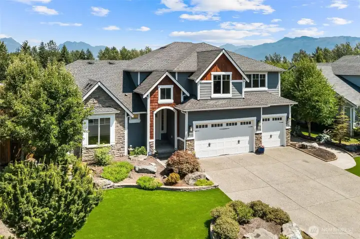 Beautiful home surrounded by the Cascades. Wait till you see the mountains snowcapped in the winter! Beautiful home surrounded by the Cascades. Wait till you see the mountains snowcapped in the winter!