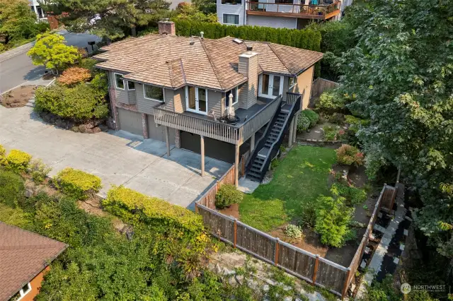 Large deck and private back yard.