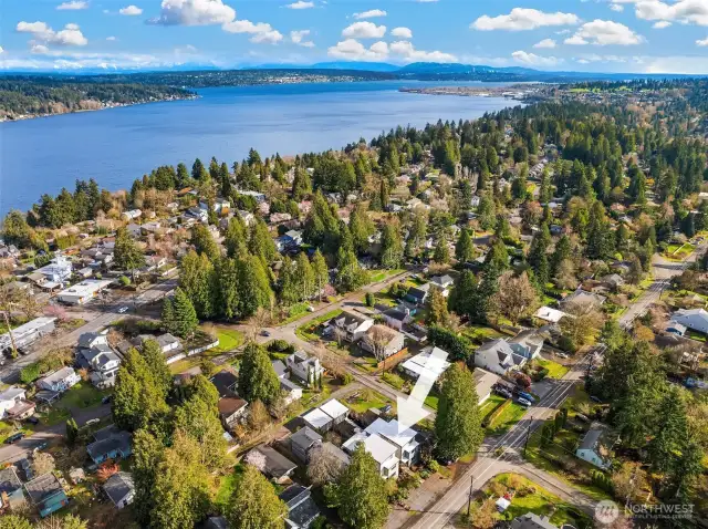Just a few minutes away from Matthews Beach & Magnuson Park.