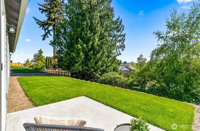 Photographs are for illustrative purposes only. Features, finishes, interior/exterior colors, landscaping and floorplan shown may vary from actual homes built.