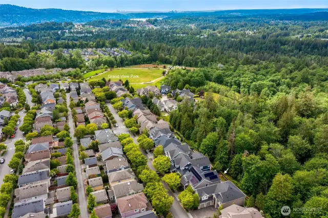 A perfect stunner tucked away on a scenic greenbelt in Issaquah Highlands offering peaceful privacy with the perks of vibrant community living. Quick to I-90 & Costco, Bellevue & more!