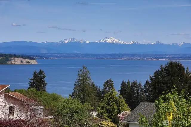 180 degree sound and mountain views!