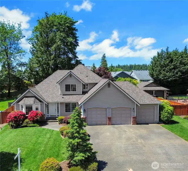 Beautiful Shalimar home with 3 car garage!