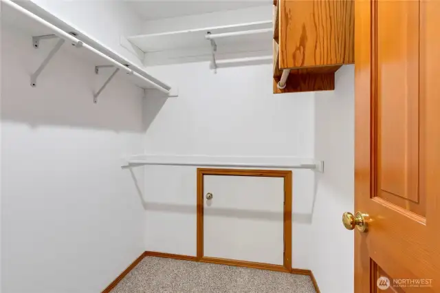 Primary bedrooms walk in closet.