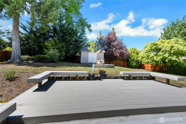 Entertainment sized deck. Wonderful pond!