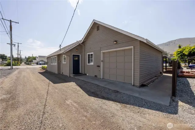 Convenient Alley Access