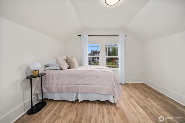 Middle upstairs bedroom