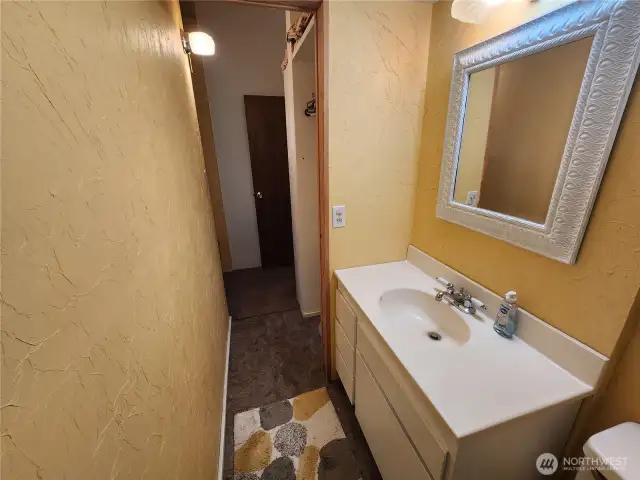 en suite half bath