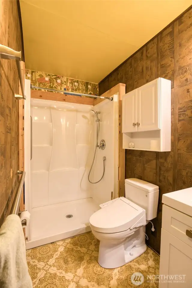 Main floor 3/4 bath