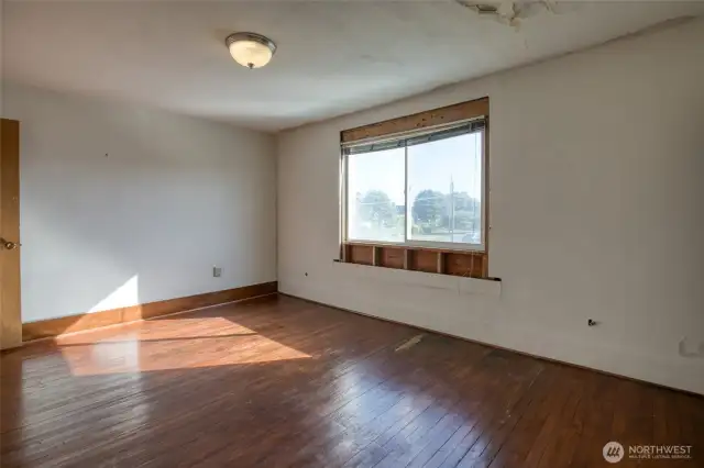 Upper bedroom #1