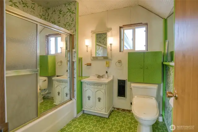 Upstairs full bath