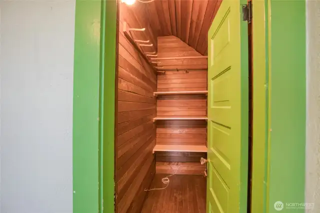 Upper bedroom #2, cont