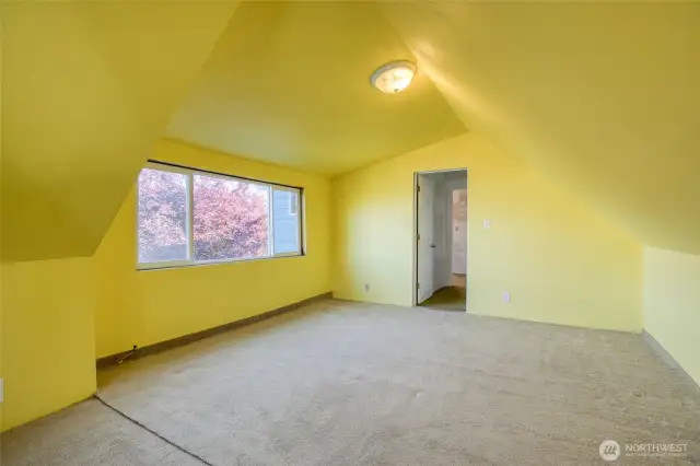 Upper bedroom #3, cont