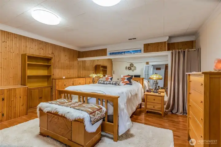 Lower level bonus room or 4th non conforming bedroom