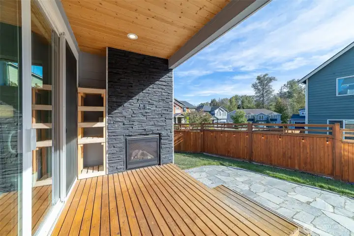 Outdoor BBQ and Fireplace area