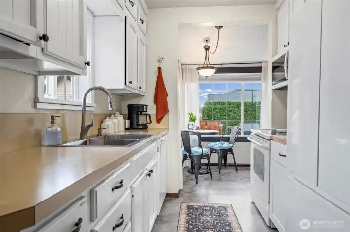 Galley kitchen~