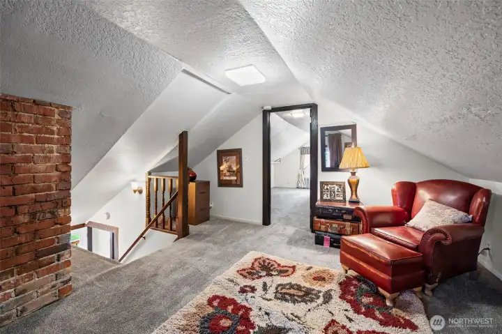 Bonus room in loft could be made in to another bedroom~