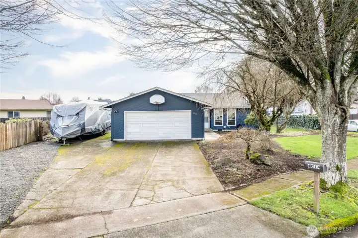 Lot of driveway and street parking