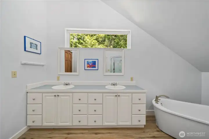 Primary bath with soaking tub & double sinks