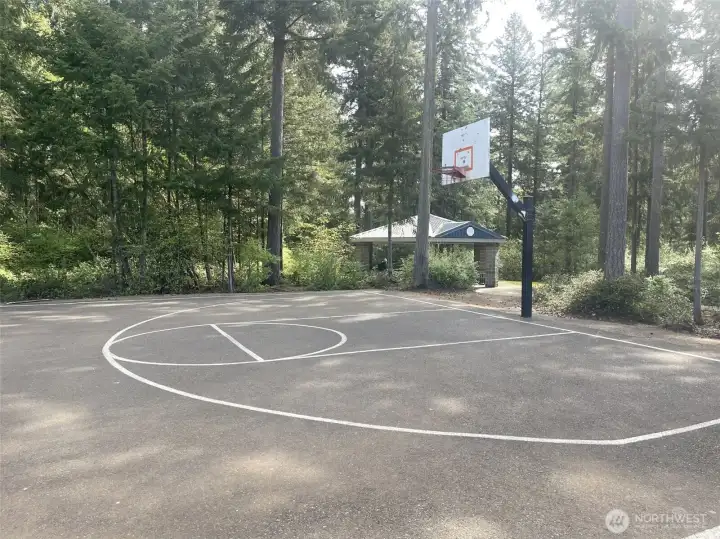 Meridian Park offers a basketball court for pickup games and active outdoor fun, plus a pavilion, restrooms, and water fountains for added comfort and convenience.