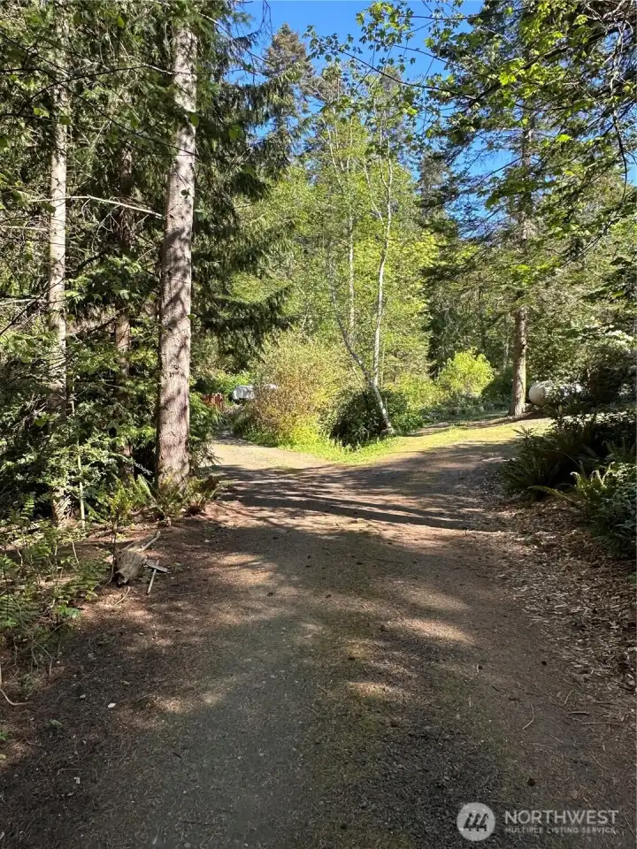 Shared Driveway easement from Shore Dr. Shared Driveway easement from Shore Dr.