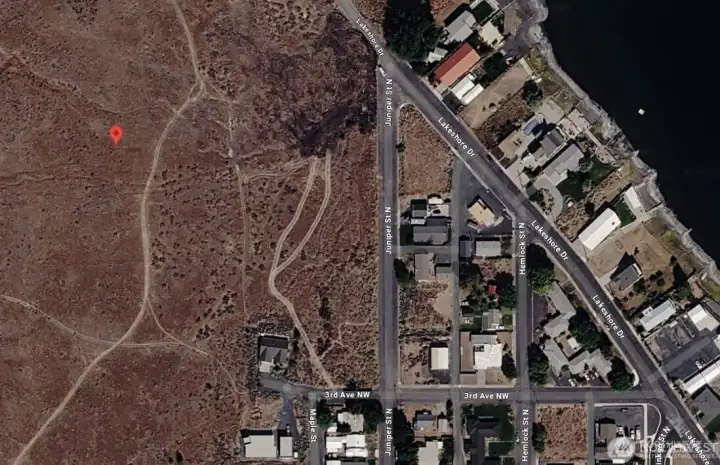 The single lots directly in front of and to the right of Parcel 080093000 are currently designated non-buildable, helping preserve water views unless parcels are combined under common ownership. The single lots directly in front of and to the right of Parcel 080093000 are currently designated non-buildable, helping preserve water views unless parcels are combined under common ownership.