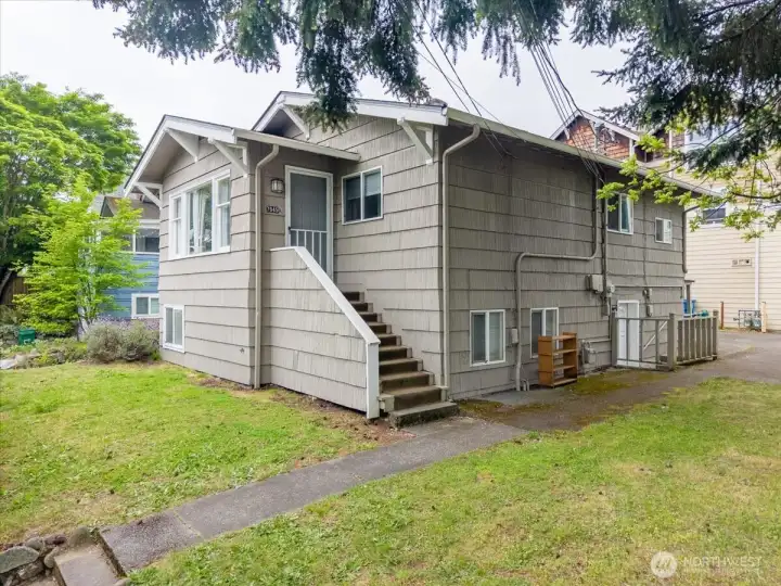 Well maintained Duplex in a highly convenient Seattle location with strong rental appeal.