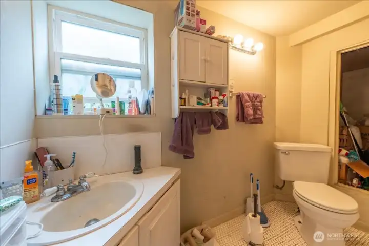 Unit #2 Bathroom