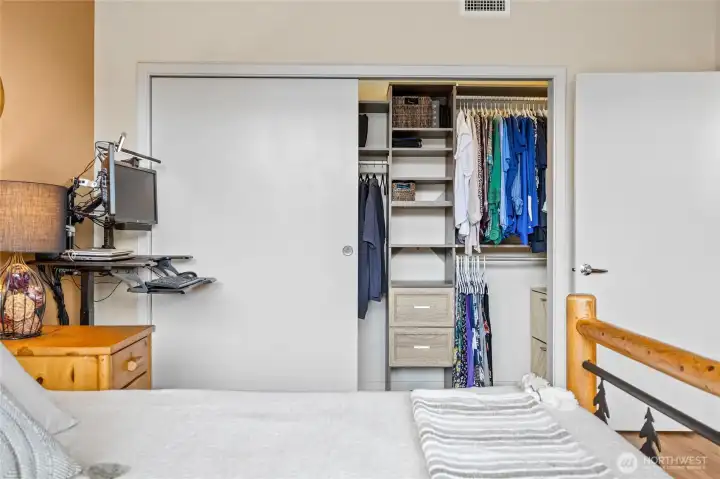 this bedroom is super spacious - allows for a home office nook!