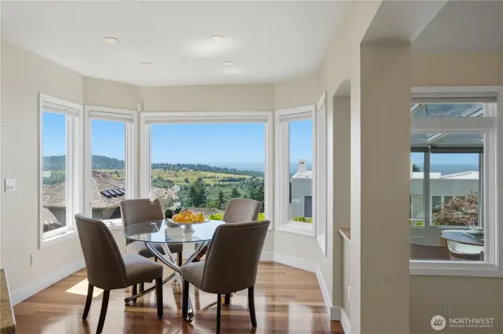 Sun-drenched breakfast nook with view! Sun-drenched breakfast nook with view!