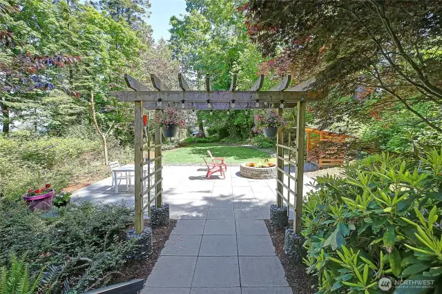 Great outdoor area for entertaining guests.