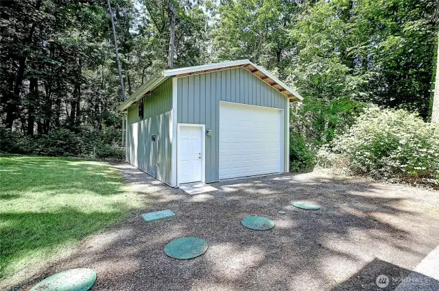 Lets get creative inside this detached 19x30 shop.  Turn it into your private Art Studio, make meories with your family while building the next project or use it to simply store all your water toys with the private beach and boat launch only minutes from the property.