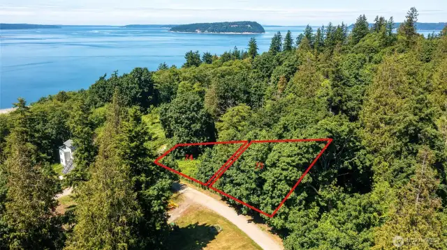 Approximate boundary lines. Lots are sold separately.