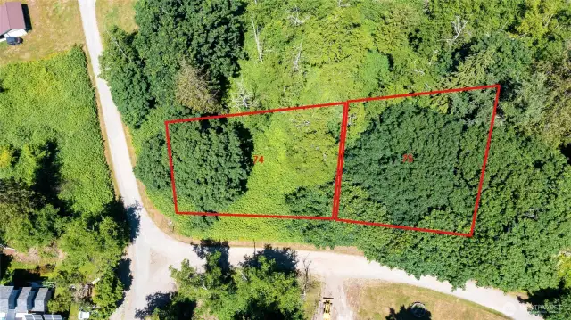 Approximate boundary lines. Lots are sold separately