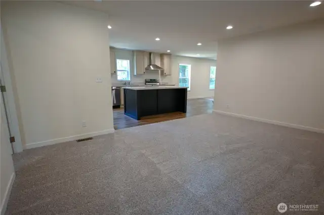 Living Room 17'-7'' x 11'-4''