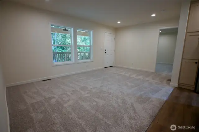 Living Room 17'-7'' x 11'-4''