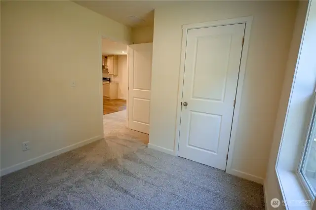 2nd bedroom 9'4''x 8'-10''