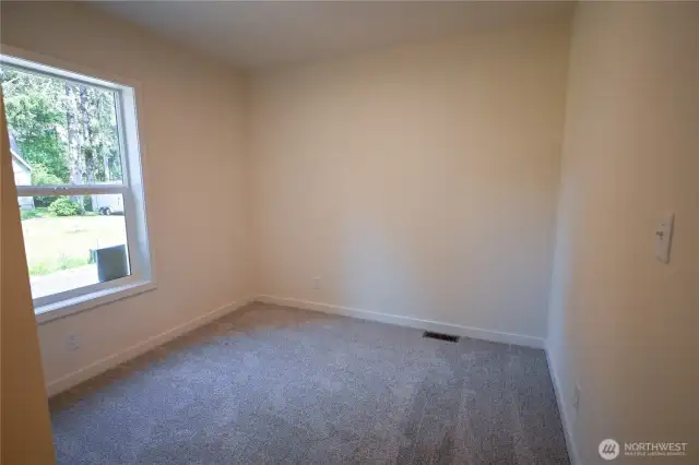 2nd bedroom 9'4''x 8'-10''