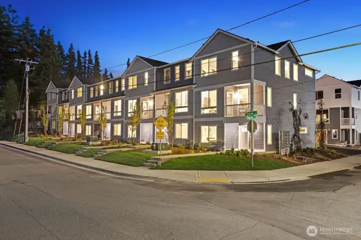 Photographs are for illustrative purposes only. Features, finishes, interior/exterior colors, landscaping and floorplan shown may vary from actual homes built.