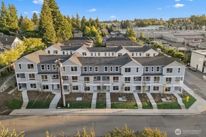 Photographs are for illustrative purposes only. Features, finishes, interior/exterior colors, landscaping and floorplan shown may vary from actual homes built.