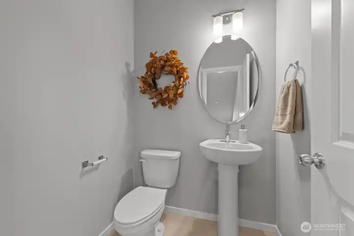 Photographs are for illustrative purposes only. Features, finishes, interior/exterior colors, landscaping and floorplan shown may vary from actual homes built.